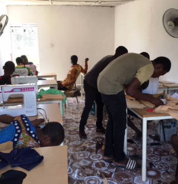 Gambia – Nähkurs für junge Männer