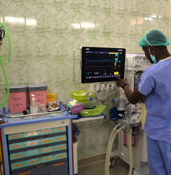 Kenia – Anästhesiegerät und chirurgische Instrumente für Tawfiq Klinik 2019