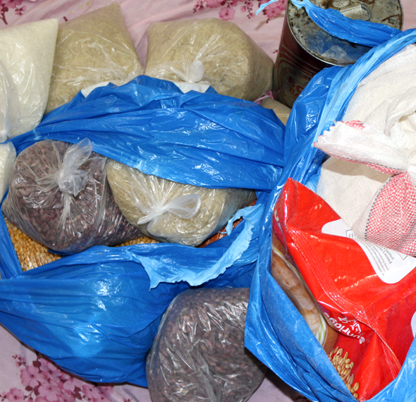 Bei der Verteilung von Lebensmittelpaketen als Coronanothilfe konnten 533 bedürftige Familien berücksichtigt werden