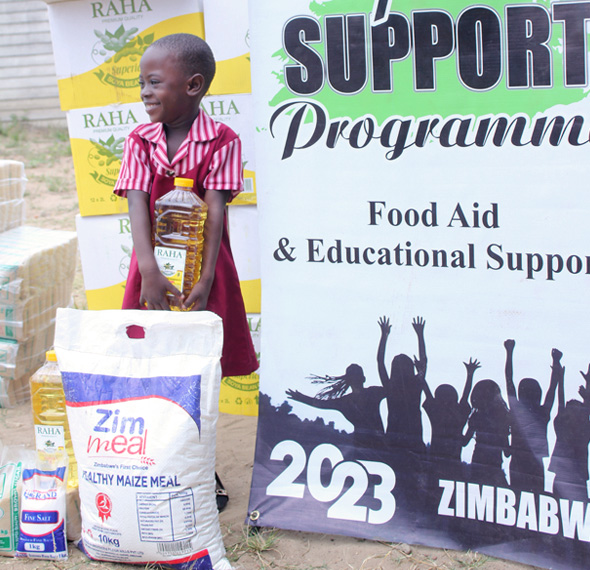 Waisen in Simbabwe sind überglücklich über die Lebensmittelhilfe.
